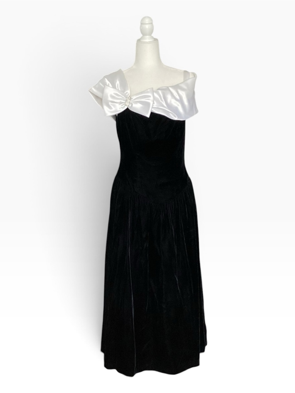 Vintage 80s Black Velvet & White Satin Bow Off-Shoulder Evening Gown